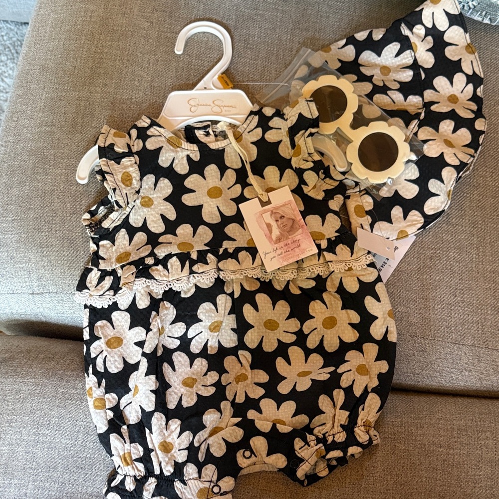 Jessica Simpson Black Daisy-Print Baby Romper with Matching Hat and sunglasses